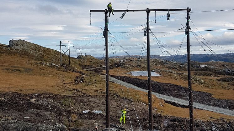 Fra montasje av lignende master i Roan vindpark