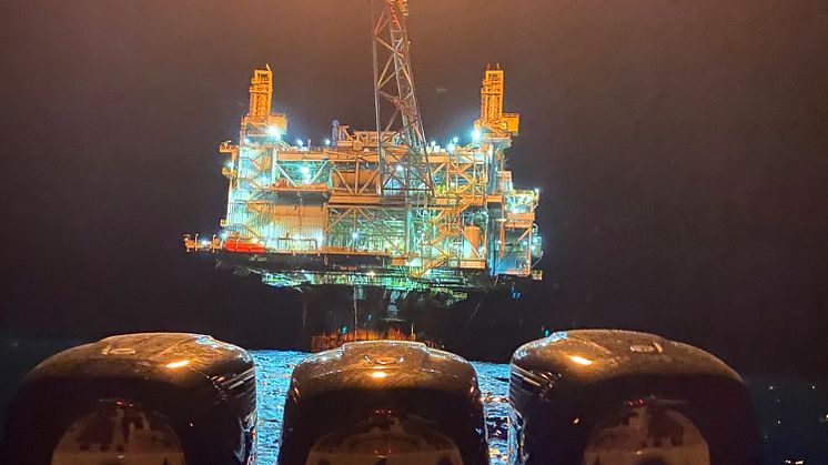 Cox Marine - Distributor Texas Diesel Outboard out on 'Justified' with triple Cox installation at night near the oil rigs