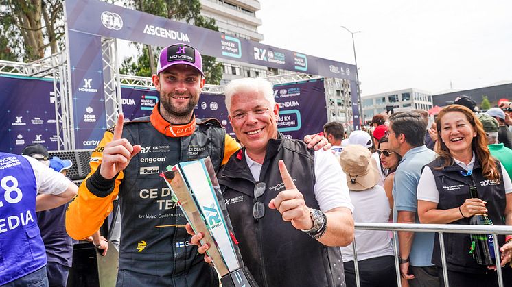 Niclas Grönholm, CE Dealer Team och Bill Law, Volvo CE