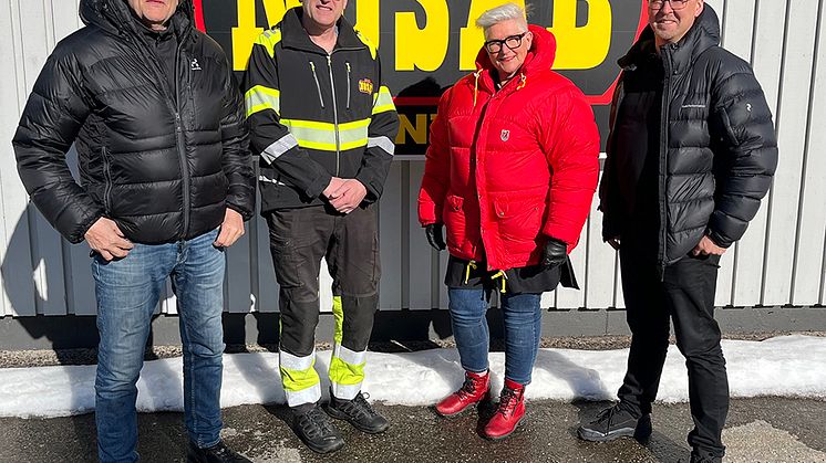 Peter Nordlund, Christer Nordlund och Susanne Oskarsson från NOSAB samt Emil Fhärm, Regionchef Enerco Norr.