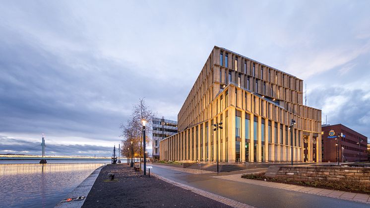 Göta Hovrätt och Kammarrätten i Jönköping, ritat av FOJAB, prisas för sitt gedigna arkitekturhantverk. Foto: Anders Bergön