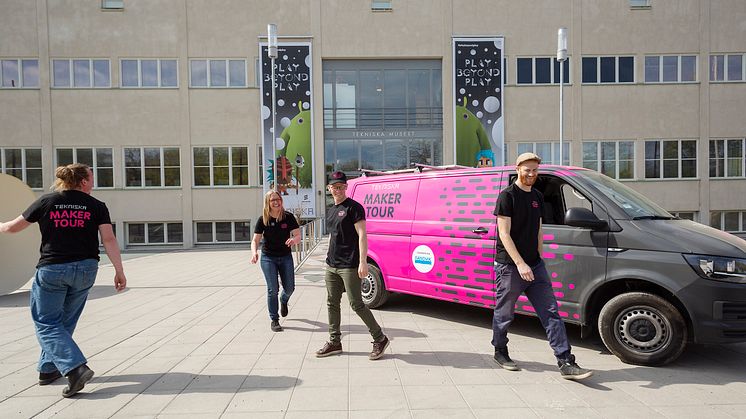 Mellanstadieelever utmanar politiker i robotrace under Järvaveckan