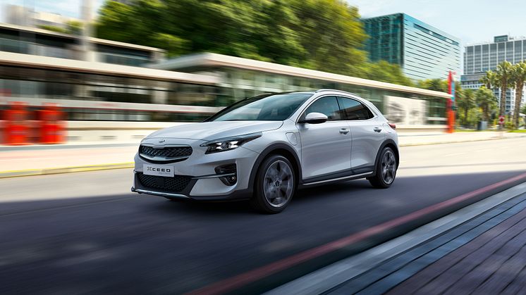 kia_xceed_phev_my20_3_4_front_driving_16011_94608