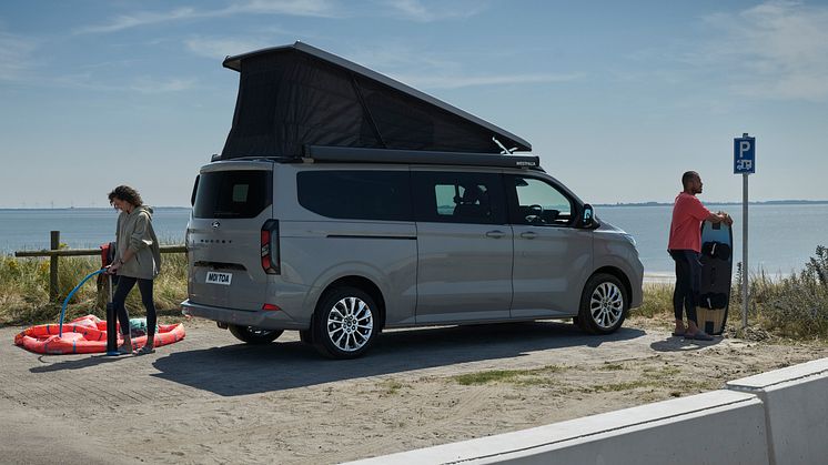 2024FordTransitNuggetLWBTitanium_3.2_3-4_rear_Talents.jpg