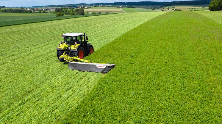 CLAAS presents the DISCO 4400 CONTOUR with 4.20 m working width and vector folding