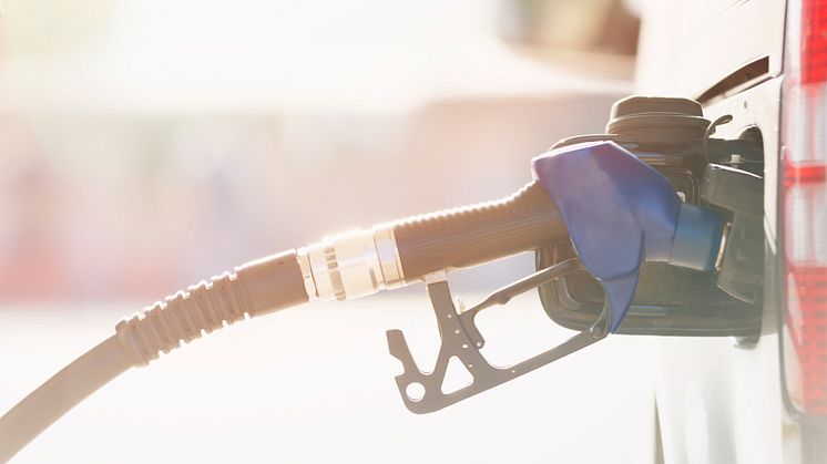 Vi behöver ta hand om alla de väl fungerande bilarna som redan rullar på våra vägar. Ett enkelt, snabbt och relativt billigt sätt är att konvertera bensinbilen till etanoldrift.