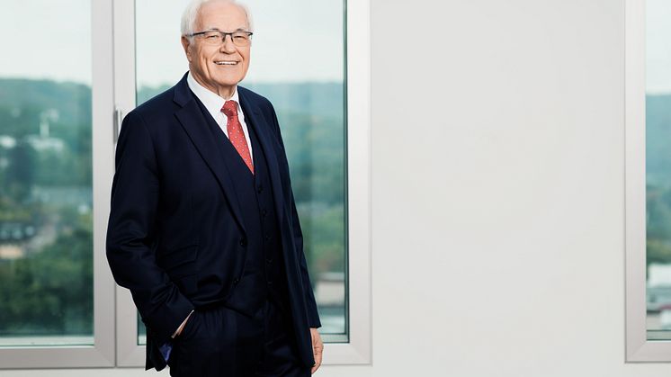 Dr. h. c. Josef Beutelmann - ausgezeichnet mit dem Bundesverdienstkreuz am Bande