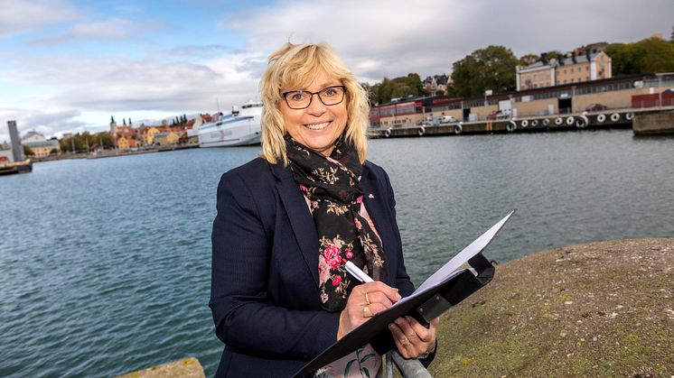 Eva Nypelius (C), regionstyrelsens ordförande Region Gotland en av de sammankallande i styrgruppen för Mälardalsrådets En Bättre Sits-samarbete. Foto: Region Gotland.