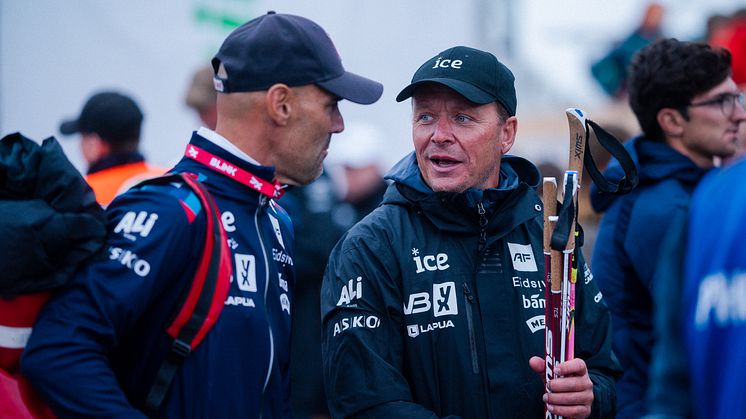 NY PARTNER: ASKO-logoen er allerede godt synlig på skiskytterne. Foto: Christian Haukeli