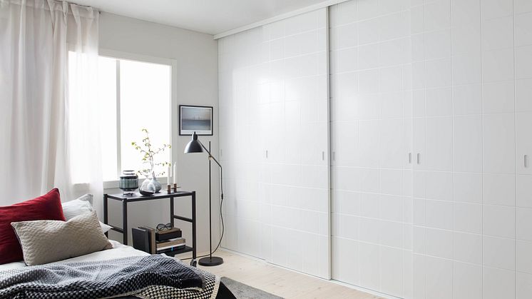 Elfa_ Skab mere plads med skydedøre