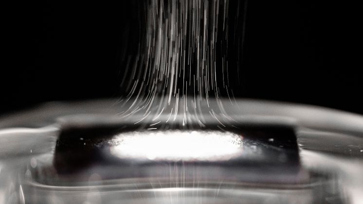 I den soldrivna ånggeneratorn förångas vattnet medan salt och andra produkter stannar kvar. Foto Thor Balkhed