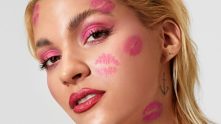 Love Act x Tove Styrke – BeautyAct skaper en eksklusiv statement look i samarbeid med den svenske artisten Tove Styrke.