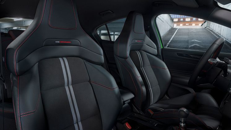 2021_FORD_FOCUS_ST_INTERIOR_02