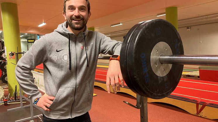 Läraren Aleksandar Kitic från Uddevalla Elitidrottsgymnasium sitter med i Svenska fotbollsförbundets referensgrupp för betyg och bedömning.