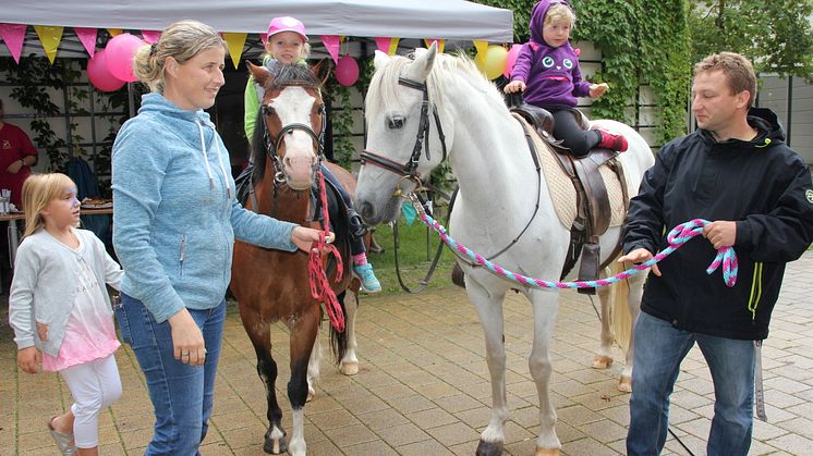 Tag der offenen Tür im Kinderhospiz: Bärenherz-Familienfest lockt mehr als 1.500 Besucher in den Kees’schen Park