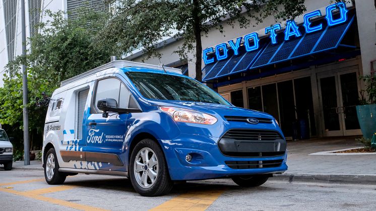 Rozvážkový automobil Ford bez řidiče 6