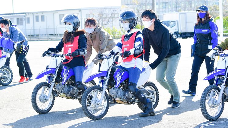 Motorcycle Lessons for Women Employees   Yamaha Motor Newsletter (Mar. 8, 2021 No. 85)