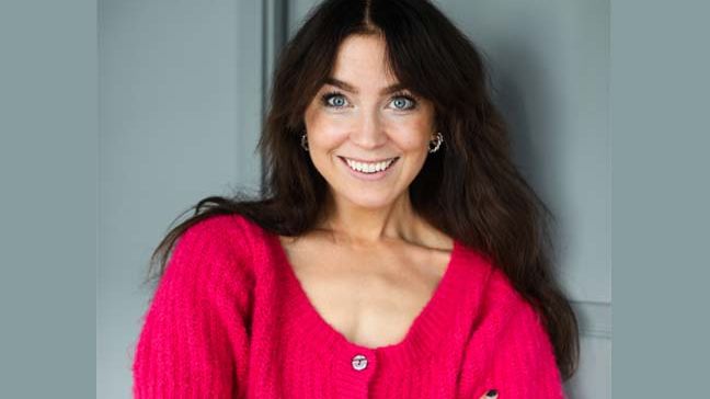 Sofia "PT-Fia" Ståhl som kommer moderera och leda samtalen på Stora scenen