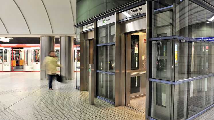 Aufzug in Stadtbahnhaltestelle