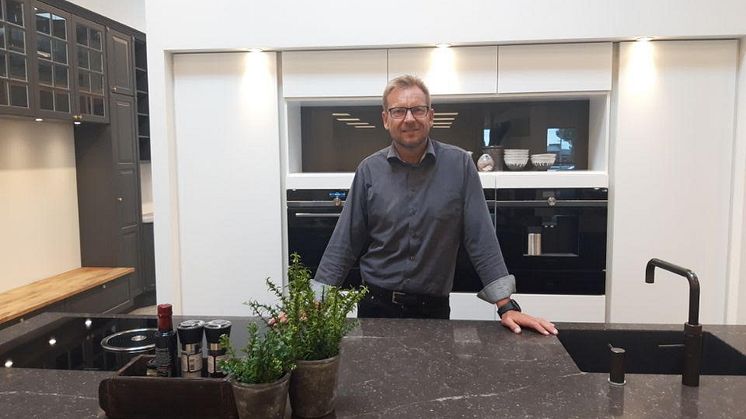 Salgsdirektør Lars Thomsen står for den daglige ledelse i den nye Invita-butik i Kolding, og varetager samtidig ledelsen af Invita Aabenraa. 
