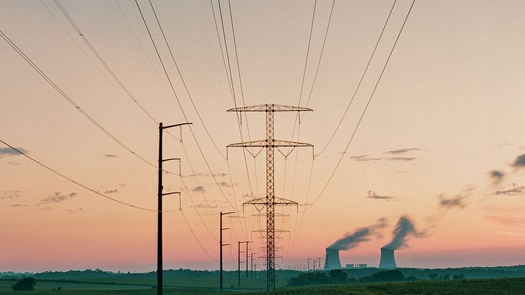 Energikrisen visar att väderberoende kraftproduktion inte ensamma kan utgöra basen för moderna samhällens elsystem. 