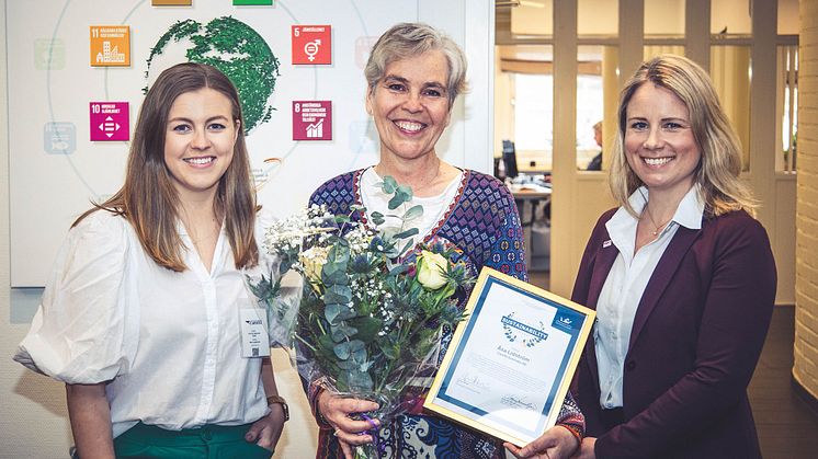 Åsa Lidström Director Sustainability & Quality på Camfil Svenska AB tilldelas Handelskammarens hållbarhetspris 2023. 