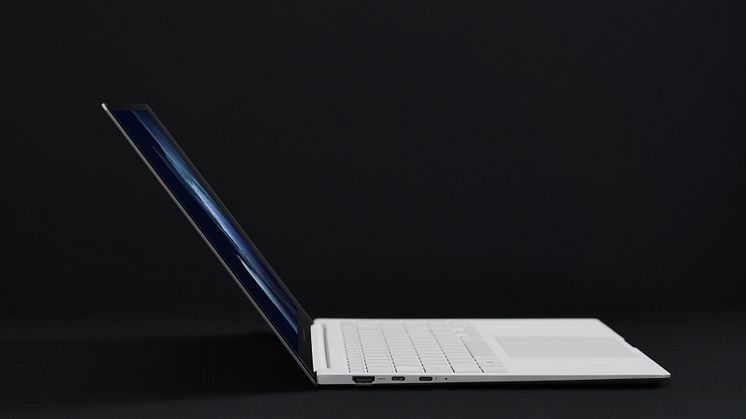 Galaxy_Book_Pro_15inch_MysticSilver_Broll_3
