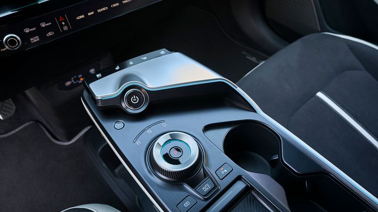 kia-all-new-ev6-gtline-my25-wolf-grey-outdoor-interior-print-3600x2400-005.jpg