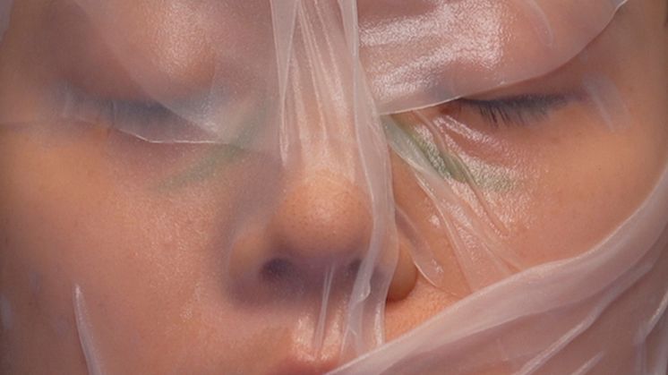 Framing Identity_  Hien Hoang, Still from performance video „Made in Rice“, 2021. Performing artist_ Soon-Hwoa Jeong