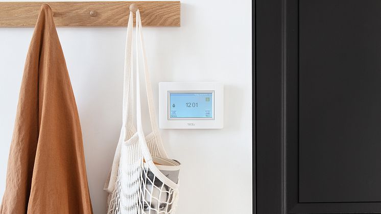 Med TECEfloor Connect centralenhet fjärrstyr du värmen i huset eller sommarstugan.