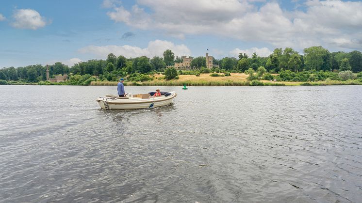 Boat tour through the castle landscape