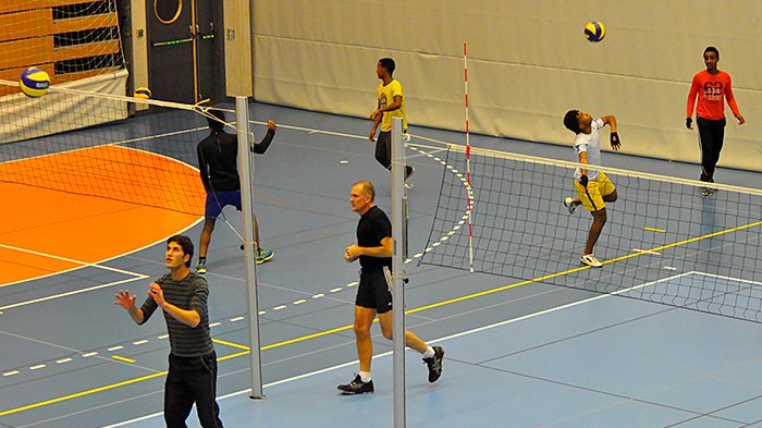 Startade volleybollträning för nyanlända ungdomar