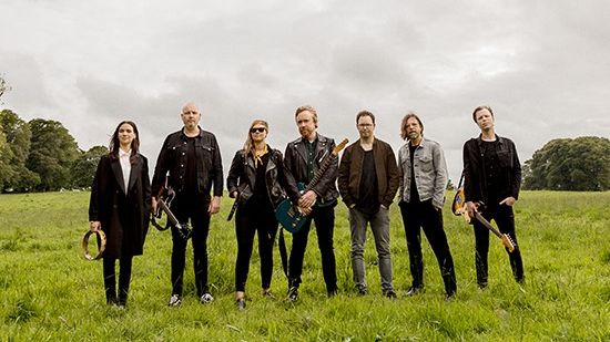 Lars Winnerbäck uppträder på Sofiero Slott 8 juli 2022.