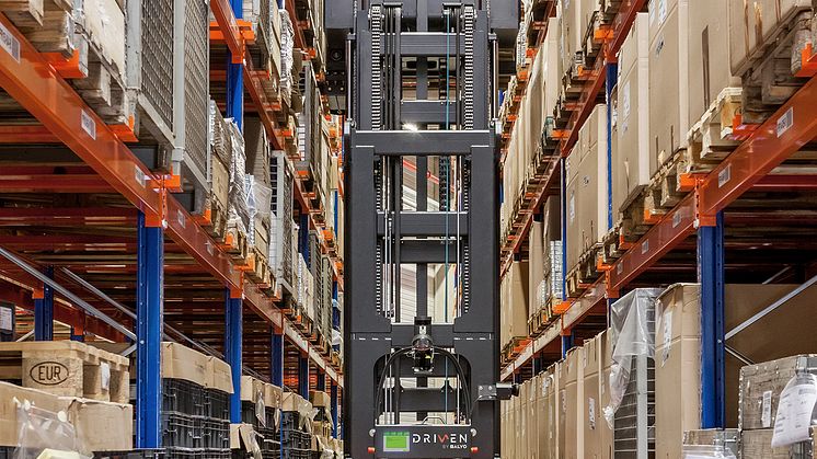 Linde lanserar automatiserade smalgångstruckar (VNA)