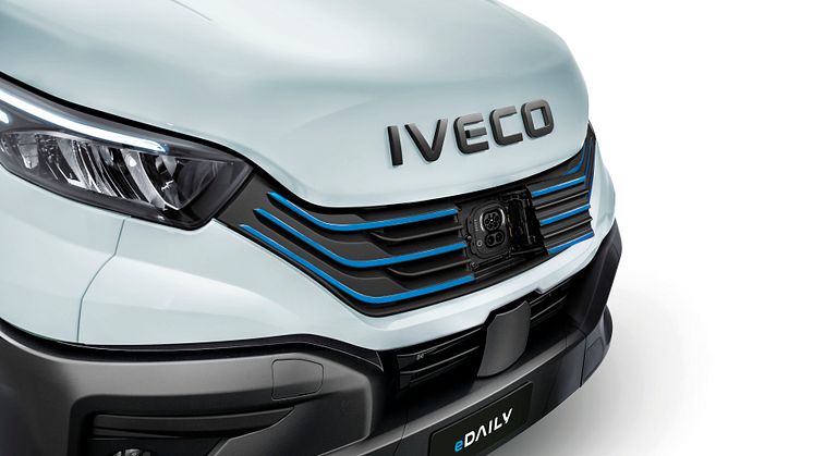 Iveco eDaily MY22 front charging