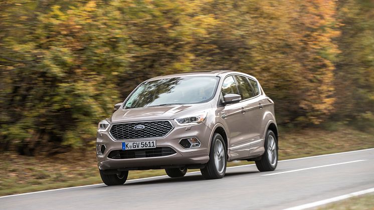 2016Kuga_Vignale_Milano_Grigio_016
