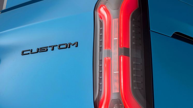 Ford E-Transit Custom Sport Digital AquaBlue (7)