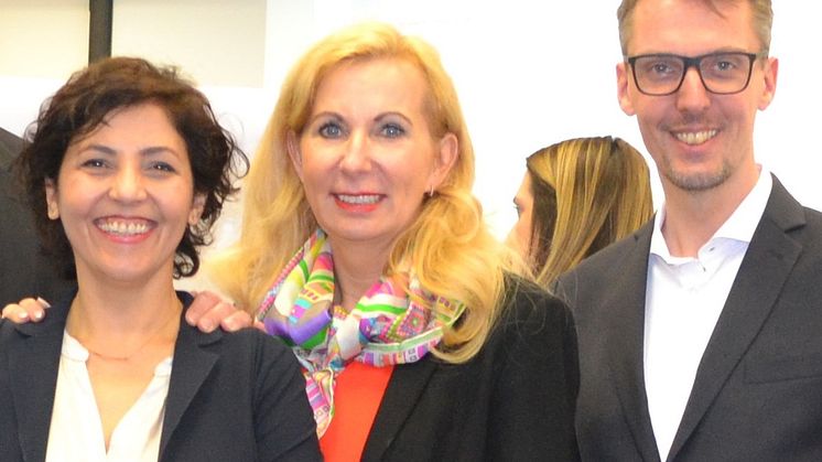 (v.li.): Prof. Dr. Esin Bozyazi, Prof. Dr. Sonja Salmen, Prof. Dr. Lars Castellucci. Foto: Franz Motzko 