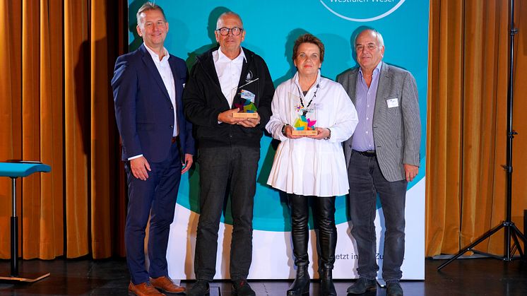 WWKULTURPREIS22 für filmreife Leistung (v. l.): Jürgen Noch, WW, Reinhard Brockmann, Odins Filmtheater, Barbara Mikus, Wirtschaftsförderung Bad Lippspringe, und Laudator Hans Jacobshagen.