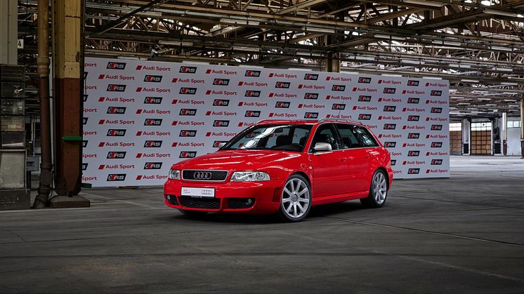 Audi RS 4 Avant (B5), misanorød
