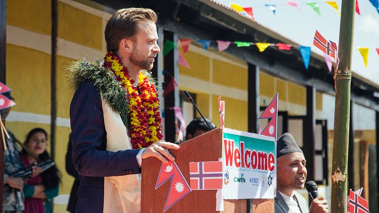Tale - Utviklingsminister Nikolai Astrup åpnet Shree Devitar Basic School i Dolakha i Nepal