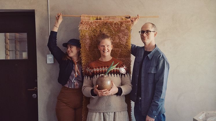 Från vänster: Miriam Parkman, Sofia Wikander och Stefan Andersson i samband med en workshop inför utställningen Fält. 