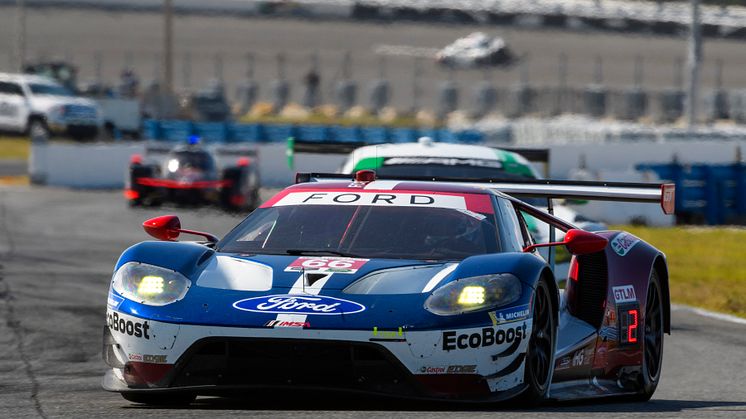 2017 fuhr Dirk Müller aus Burbach mit seinen Teamkollegen Sébastien Bourdais und Joey Hand bei den 24 Stunden von Daytona auf Platz eins der GTLM-Division