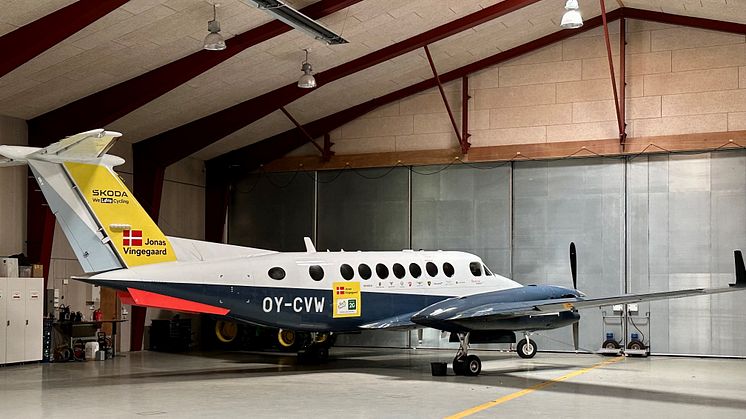 Privatfly og specialdesignet Skoda: Hovedsponsor fragter Vingegaard til Rådhuspladsen med stil
