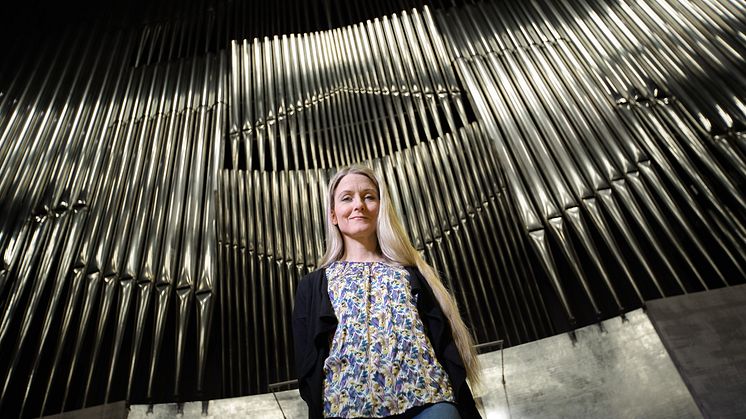 Carina Henriksson är en av föreställningens upphovspersoner och spelar också den sjungande poetissan i föreställningen. 