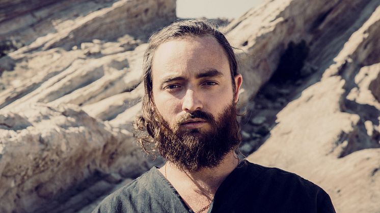 ​RY X maler sommernatten blå og uddeler falset kærtegn i VEGA