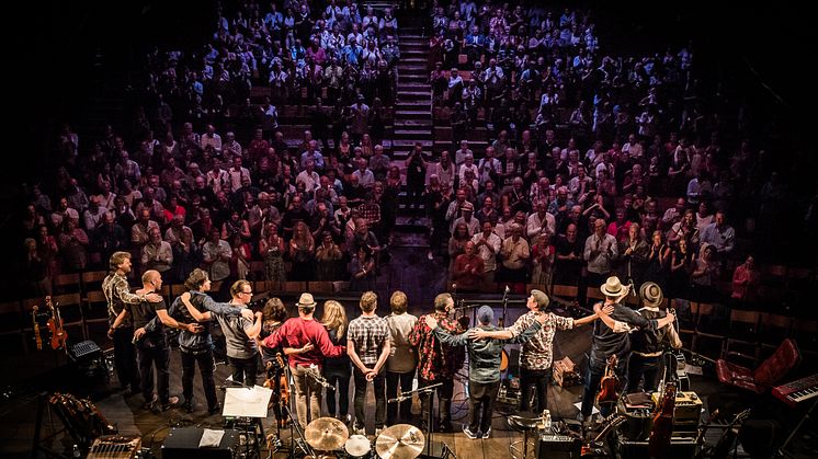 Magnus Stinnerbom & Västanå Orchestra med gäster