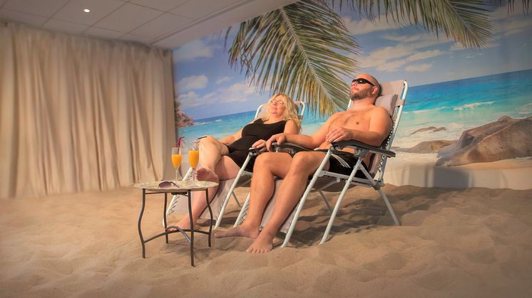 Uppiggande stund i ett varmt och ljust solrum med solsimulator hjälper under solfattig vinterperiod.