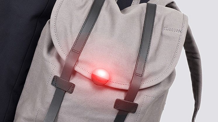 Lampan Eclipse blir även en snygg accessoar på jackan eller väskan.