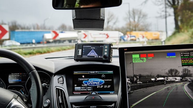 Ny Ford-teknologi gjør trafikkork til hvilepauser  bak rattet og parkerer bilen din med fjernkontroll